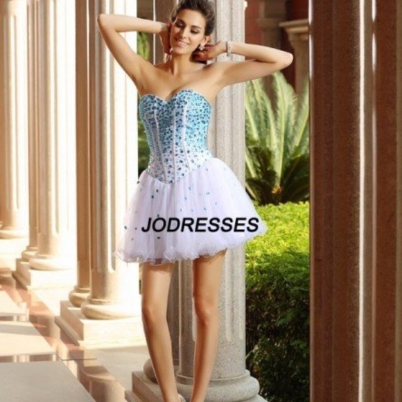 NEW NEVER BEEN WORN PROM DRESS - Picture 1 of 2